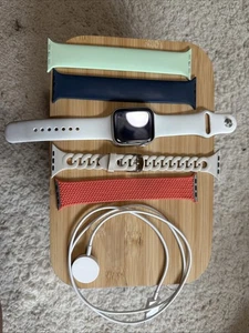Apple Watch Series 6 44mm Aluminum With Several Sports Bands And Dress Bands - Photo 1 sur 6