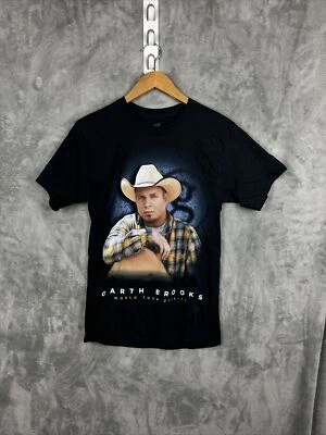 Camiseta Garth Brooks World Tour 2014-2017 Pequeña Negra Hanes Comfort Suave Foto 1 de 4