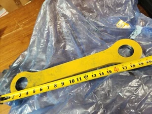 CAT 296-9477 Lifting Eye Link 19mm Thick Bucket Linkage for Component Implements - Picture 1 of 3