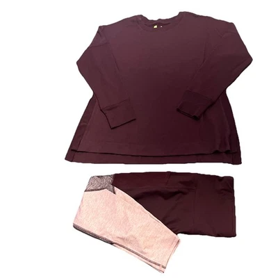 Conjunto de top/legging deportivo Xersion Performance para mujer. Top pequeño. Fondo largo. Foto 1 de 4