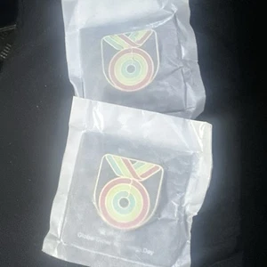 Official Apple Pin Badge - “Watch Global Close Your Rings Day” - Limited Edition - Picture 1 of 1
