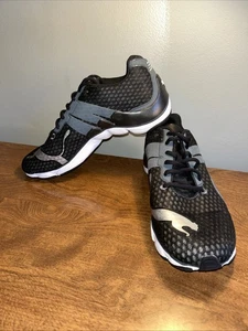 Puma schwarz weiß grau Lifestyle Trainingsschuhe Herren Größe 8 Art. Nr. 186994 13 - Bild 1 von 11