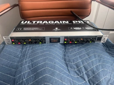 Preamplificador de micrófono de tubo de vacío Behringer UltraGain Pro MIC2200 Foto 1 de 3