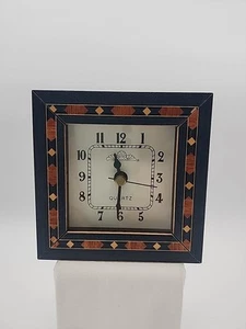 Lackierte Eiche & Intarsien Furnier Art Deco 4" Quadrat Quarz Regal Display Uhr 1-AA - Bild 1 von 17