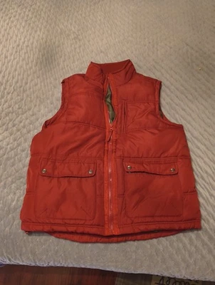 Chaleco grande F&F granate abullonado, cremallera frontal y 3 bolsillos Foto 1 de 4