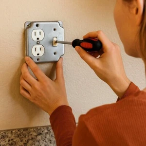 RACO Elektrokastenabdeckung eckig 2 Gang & Lichtschalter 4" x 4" gebraucht - Bild 1 von 3