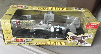Mustang Berlin Express 21st Century Ultimate Soldier 1:32 P-51B/C Segunda Guerra Mundial LE Foto 1 de 4