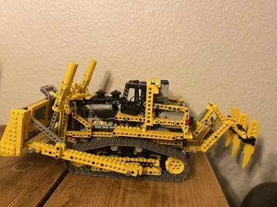 LEGO TECHNIC: Motorized Bulldozer (8275) With Manual no case - Image 1 of 4