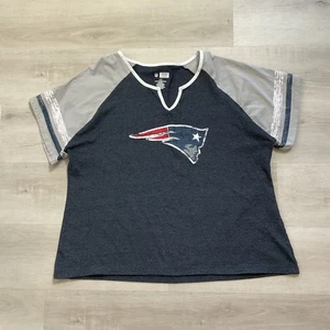 New England Patriots NFL Team Bekleidung Damen V-Ausschnitt Raglanärmel T-Shirt 1XL  - Bild 1 von 8