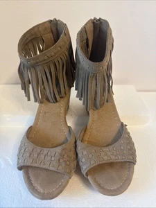 Minnettonka Womens Fringe Sandal - Picture 1 of 7