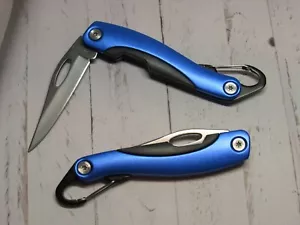 Juego de 2 cuchillos de bolsillo con bloqueo corporal de metal azul - hoja de 2 1/2" con clip de cordón - Imagen 1 de 4