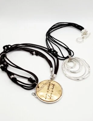 Colares com pingente de cordão de couro tom prata Anne Klein e tom dourado 1945 - Imagem 1 de 4