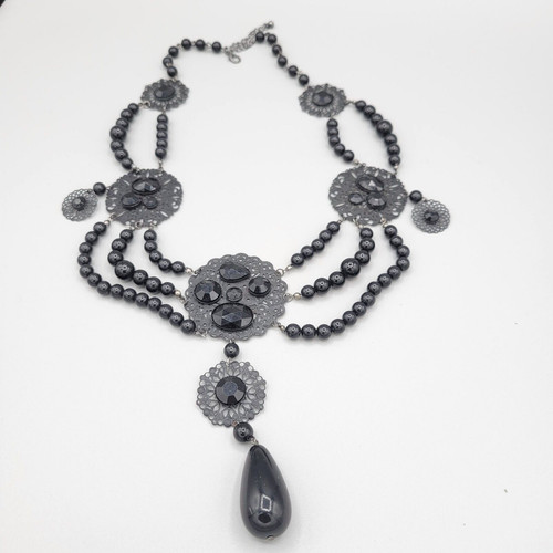 VETEMENTS Collana donna nera con ciondolo a goccia multifilo di perline tono argento 18 in