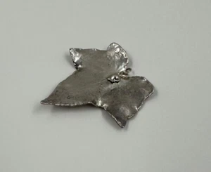 SILVER IVY LEAF PENDANT - Picture 1 of 10