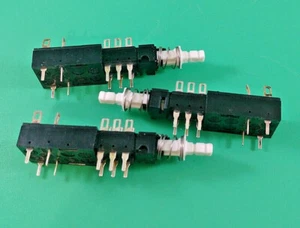 LOTE DE 3 INTERRUPTORES DE EMPUJE ITT SCHADOW 51827 TIPO NE15 T70 4A 250V - Imagen 1 de 4