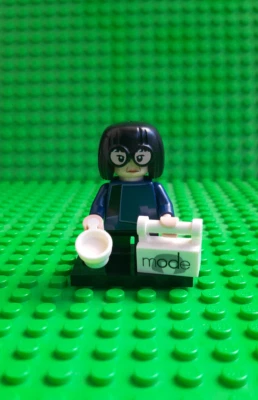 Légo - Minifigures - Série Disney 2 - 71024 - Edna mode dans les indestructibles - Photo 1/3