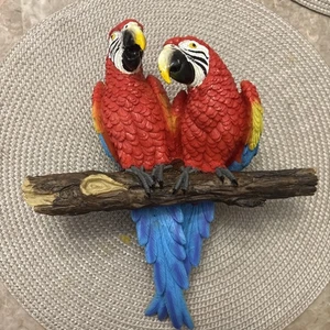 Design Toscano QL11295 - Tropical Scarlet Macaws Wall Sculpture - 11 Inch, - Picture 1 of 6
