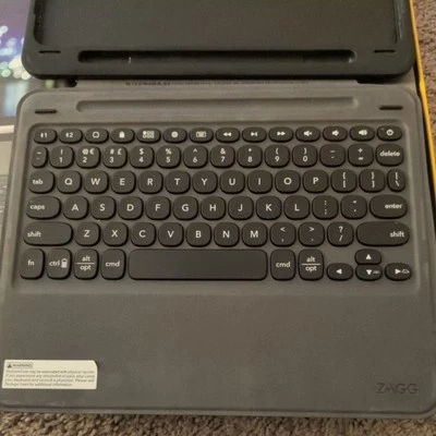 Funda tipo folio con teclado Book Go delgada ZAGG para iPad Pro (11 pulgadas 1ª generación) - negra Foto 1 de 3