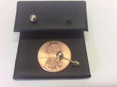 Pendientes de bola de oro amarillo macizo de 14K para dama y niños tamaños 3-8 mm atornillados Foto 1 de 4