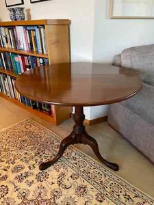 Antique mahogany wood tilt-top table - Picture 1 of 11