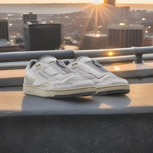Programa de transferencia de artefactos con cremallera Reebok NASA x Club C 85 - TALLA 7M/8W - Imagen 1 de 8