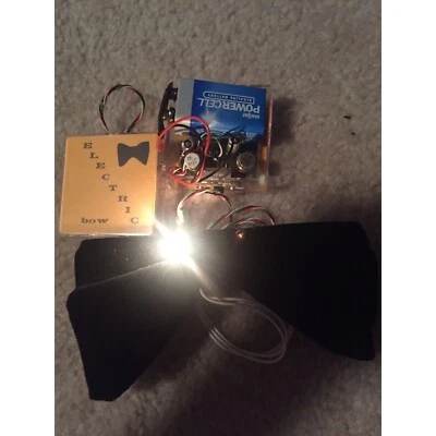 复古 20 世纪 70 年代黑色天鹅绒领结灯电动新奇公司纽约电动领带 — 第 1/4 张图片