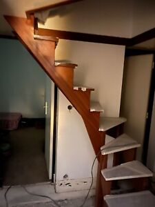 escalier moderne en bois 