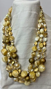 Vintage "Hattie Carnegie" Dreistrang Glas & Perlen Halskette ~ Gold & neutrale Töne - Bild 1 von 11