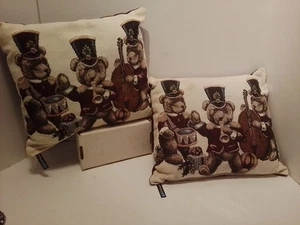 Juego de 2 almohadas musicales de tapiz Dakotah banda de osos de peluche - Imagen 1 de 4