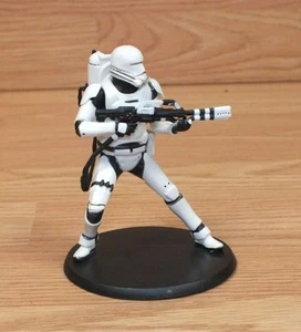 Figura Disney Star Wars Elite Series Flame Storm Trooper 3.5" Cake Topper - Imagen 1 de 4