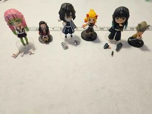 Lotto 6 minifigure Demon Slayer con supporti e braccia extra - stile anime Chibi - Foto 1 di 9