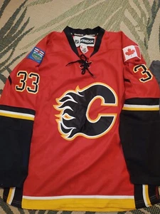 Reebok Edge 2.0 Authentic Calgary Flames Jersey #33 - Picture 1 of 6