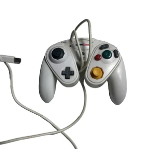 GameStop Pelican G3 Wired Turbo Controller for Nintendo GameCube & Wii White - Picture 1 of 5