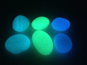 12 piezas Rocas/piedras de aspecto natural MIXTAS que brillan en la oscuridad Hogar Jardín Acuario - Imagen 1 de 10