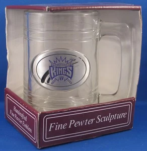 JARRA DE CRISTAL SACRAMENTO KINGS CON EMBLEMA DE PELTRE HECHO A MANO NUEVA EN PAQUETE - Imagen 1 de 1