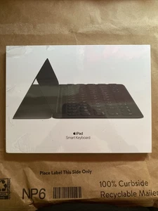 Genuine Apple iPad Pro (10.5-inch) Smart Keyboard A1829 / MX3L2LL/A / New - Picture 1 of 2