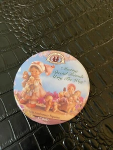 BOTÓN PINBACK DE PROMOCIÓN DE 3" DE COLECCIÓN #69 - RECUERDOS DE AYER coleccionables - Imagen 1 de 1