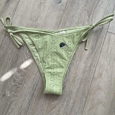 Parte inferior de bikini Hollister ojales verde salvia talla L Foto 1 de 4