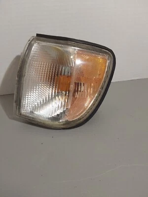 2000 Nissan Pathfinder Left Front Corner Light - Imagem 1 de 2