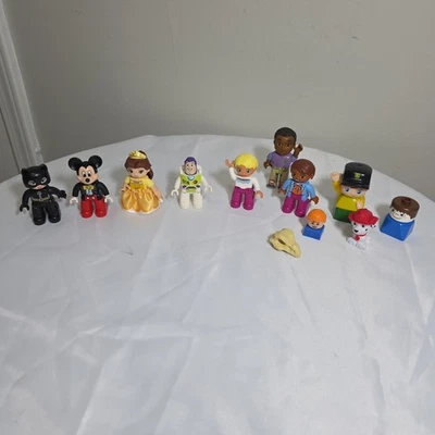 LEGO DUPLO Lote de 12 Figuras, Algunas Fuera de Marca DISNEY Belle Buzz Batman Mickey++ Foto 1 de 4