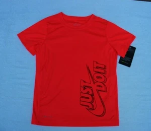 Neu mit Etikett Jungen Gr. 6 Nike Dri-Fit S/S Poly T-Shirt Just Do It BRT Crimson R $ 24 - Bild 1 von 1