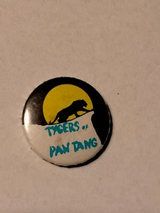 Tygers of Pan Tang Spelbound band vintage SMALL BUTTON music rock - Imagen 1 de 2