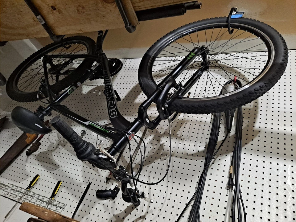 Schwinn S2792WMDS Sidewinder Mountain Bike - Black - Image 1 of 1