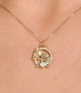 1Ct Round Cut Lab Created Diamond Horseshoe Charm Pendant 14k Yellow Gold Plated - Foto 1 di 5