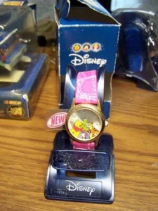 Vintage Disney Winnie the Pooh & Friends Blumenzifferblatt rosa Armbanduhr neu im Karton - Bild 1 von 4