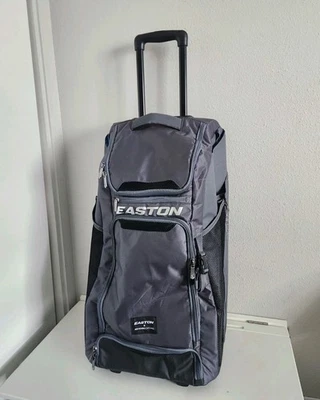 Bolsa de viaje Easton x Jen Schro con ruedas Foto 1 de 4