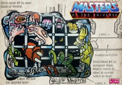 Cojín de almohada con acento de felpa Masters of the Universe Castle dibujos animados de los 80 Foto 1 de 4