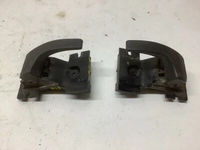 Manijas interiores de puerta delantera izquierda y derecha Ford Mustang 1979-1993 OEM Foto 1 de 3