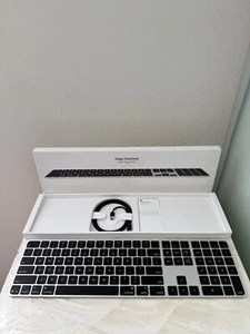 Apple Magic Keyboard mit Touch ID und Ziffernblock - Bild 1 von 1