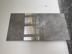 Moderne Feinsteinzeug Fliesen - Bild 1 von 4